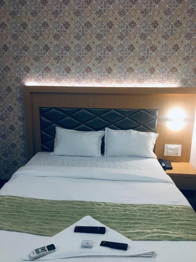 Glitz Hotels The Ar Residency - Nr Thane Railway Station Екстериор снимка